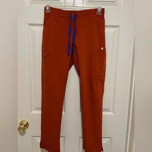 Figs scrub pants - Yola Petite Skinny in Auburn. Size XS